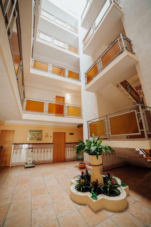 Apartamentos Palm Court Benidorm Luaran gambar